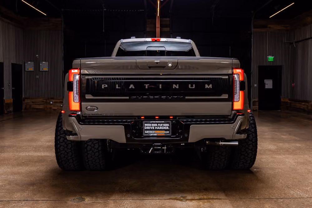 2026 Ford F-450 Super Duty Platinum Plus Crew Cab Image 8