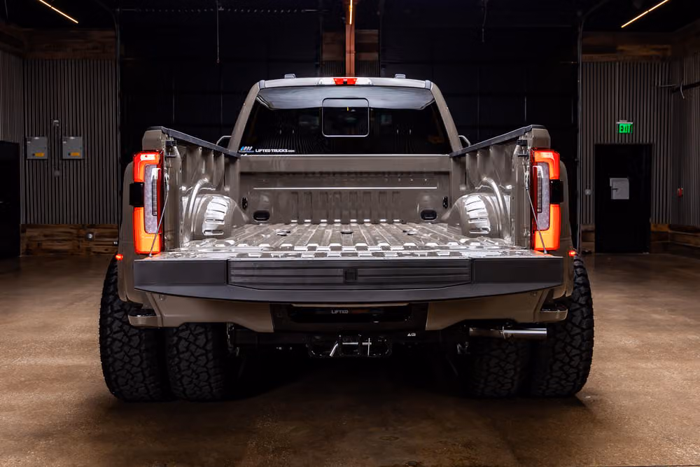 2026 Ford F-450 Super Duty Platinum Plus Crew Cab Image 9