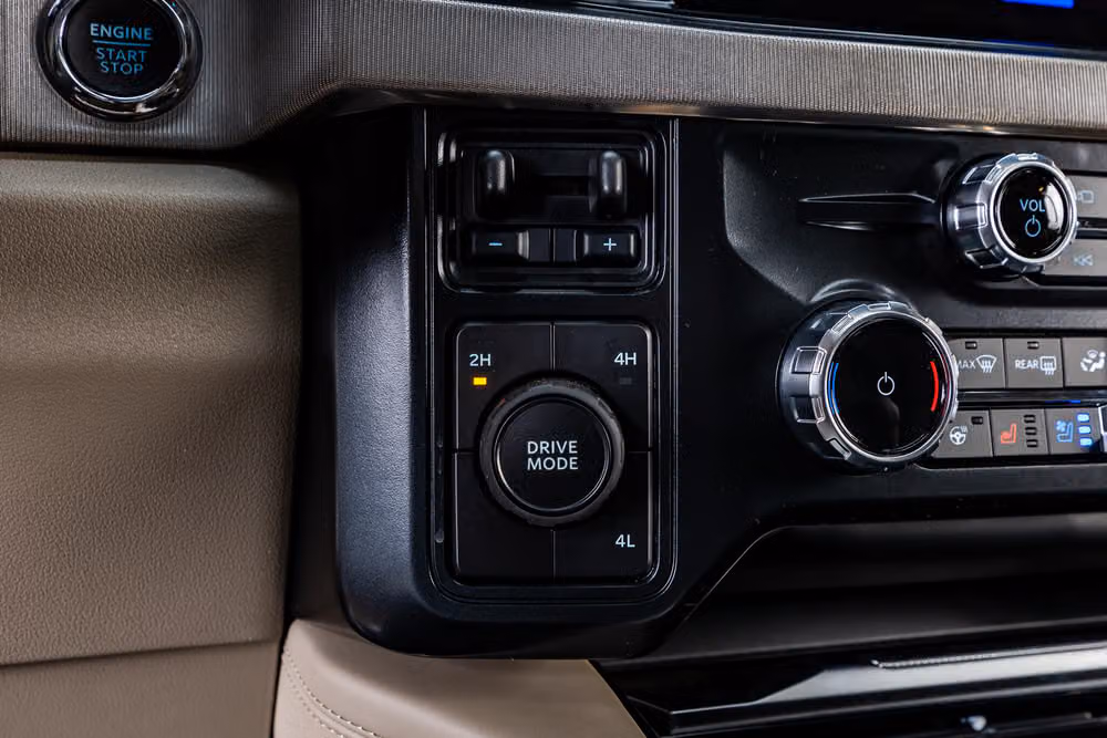 2026 Ford F-450 Super Duty Platinum Plus Crew Cab Image 21