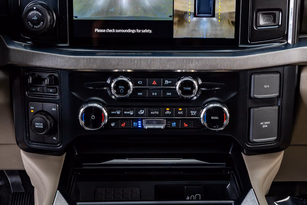 2026 Ford F-450 Super Duty Platinum Plus Crew Cab Image 25