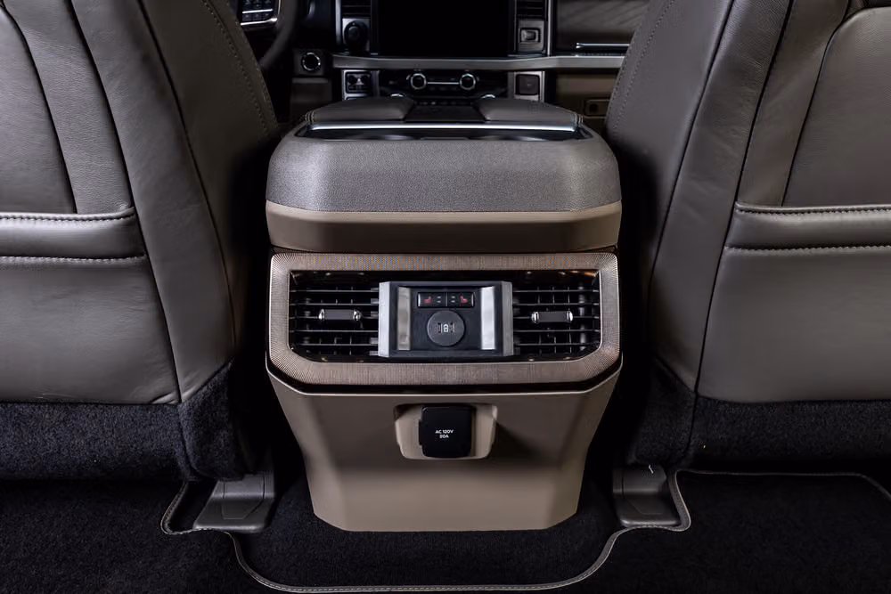 2026 Ford F-450 Super Duty Platinum Plus Crew Cab Image 32