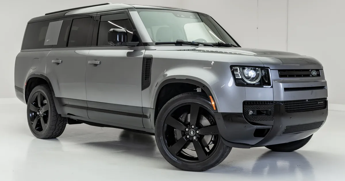 2023 Land Rover Defender 130 X-Dynamic SE - Lifted Trucks