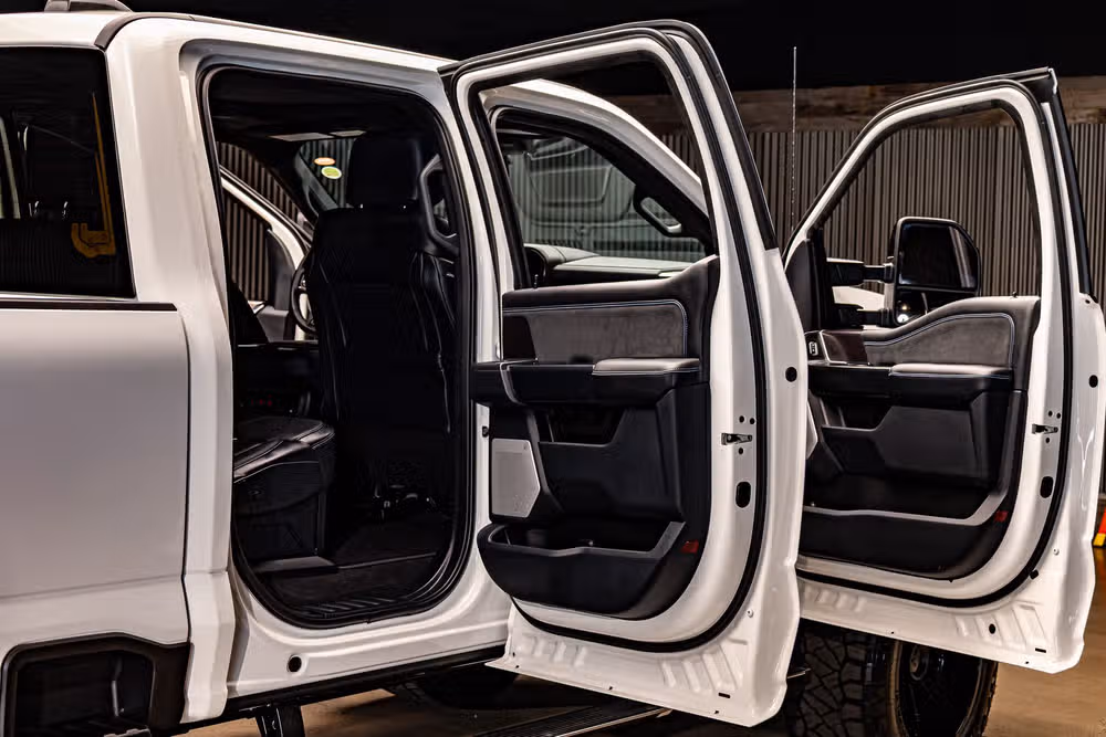 2026 Ford F-250 Super Duty Platinum Crew Cab Image 32