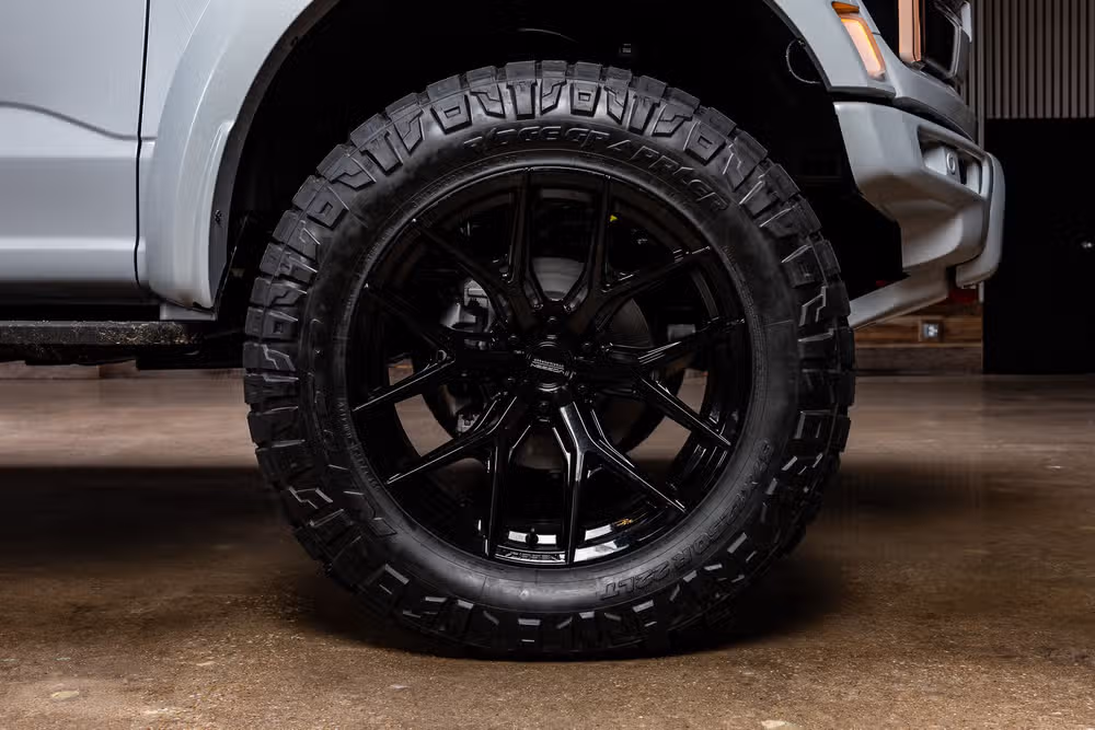 2025 Ford F-150 Raptor SuperCrew Image 12