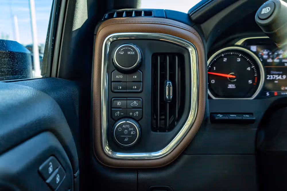 2023 Chevrolet Silverado 3500HD High Country Crew Cab Image 18