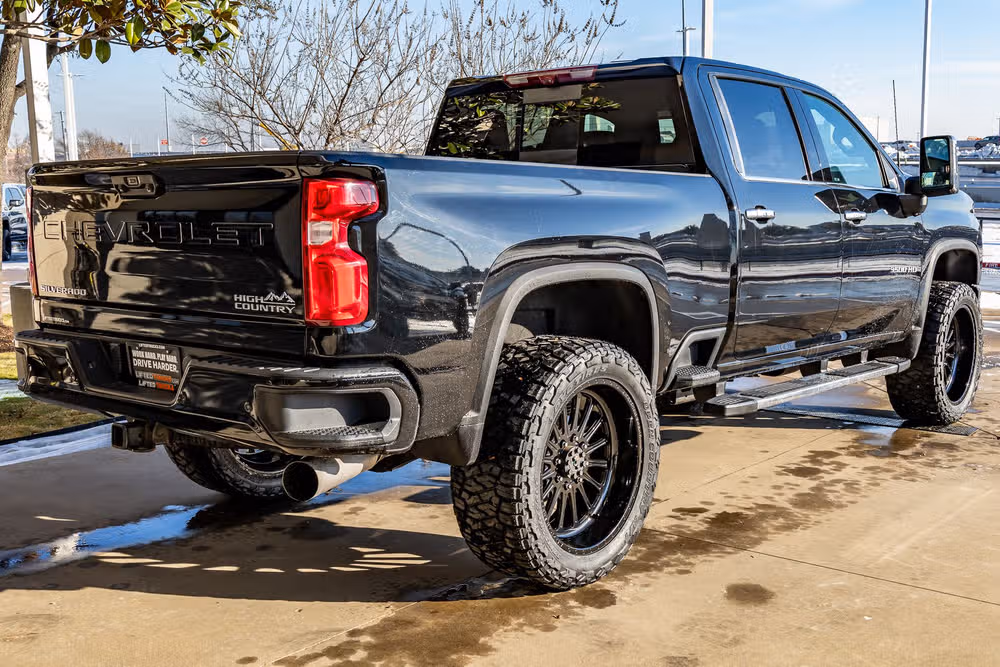 2023 Chevrolet Silverado 3500HD High Country Crew Cab Image 10