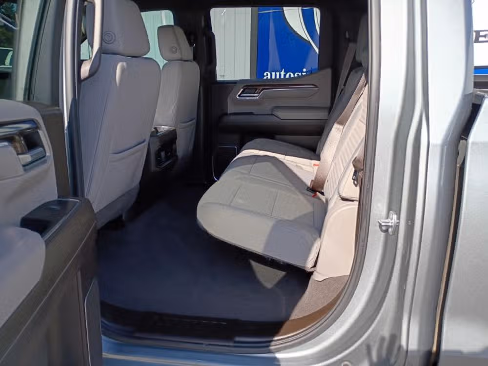 2023 Chevrolet Silverado 1500 RST Image 15