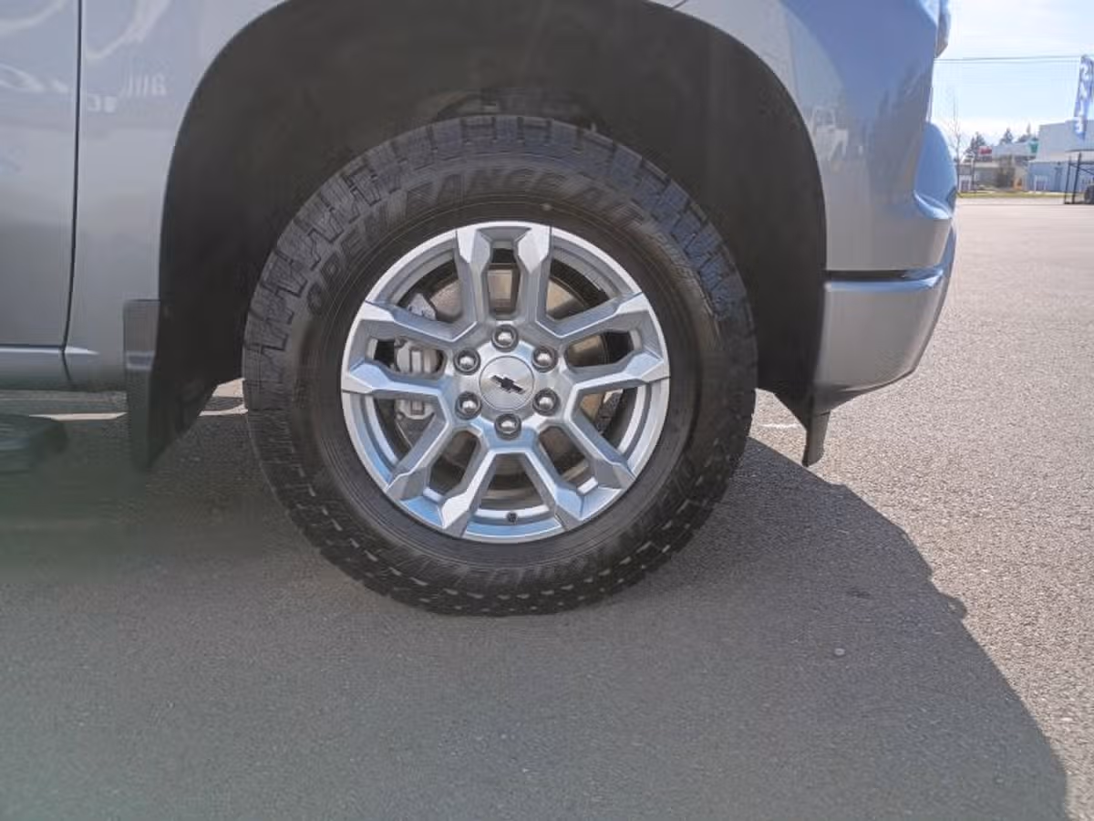 2023 Chevrolet Silverado 1500 RST Image 9