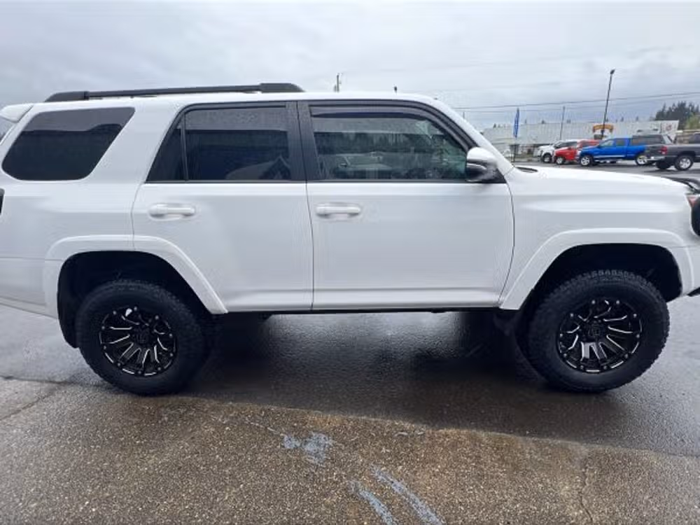 2018 Toyota 4Runner SR5 Premium Lower Image 2