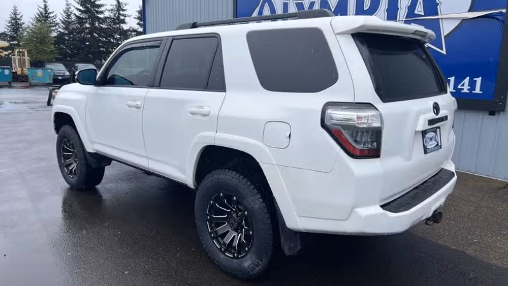 2018 Toyota 4Runner SR5 Premium Image 11
