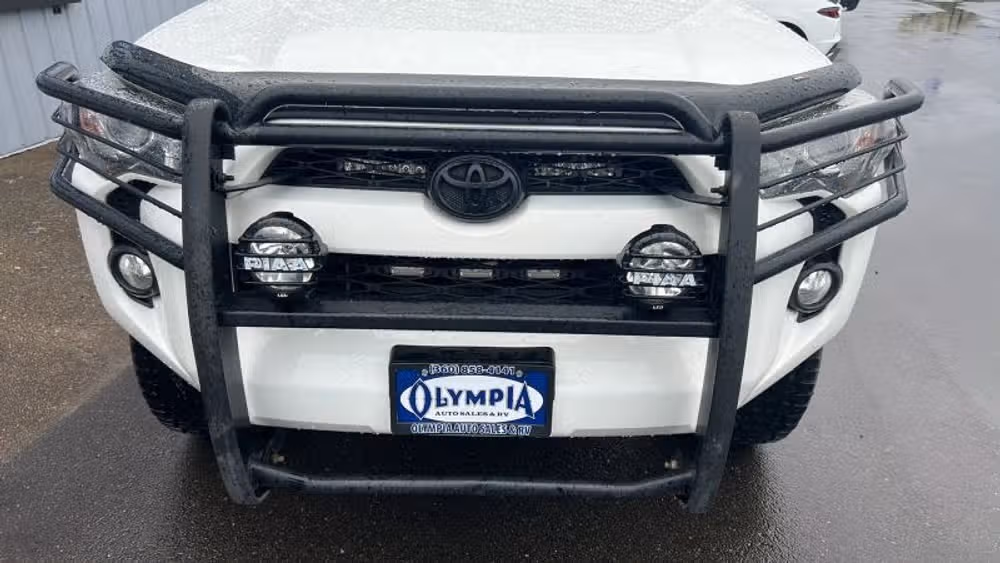 2018 Toyota 4Runner SR5 Premium Image 2