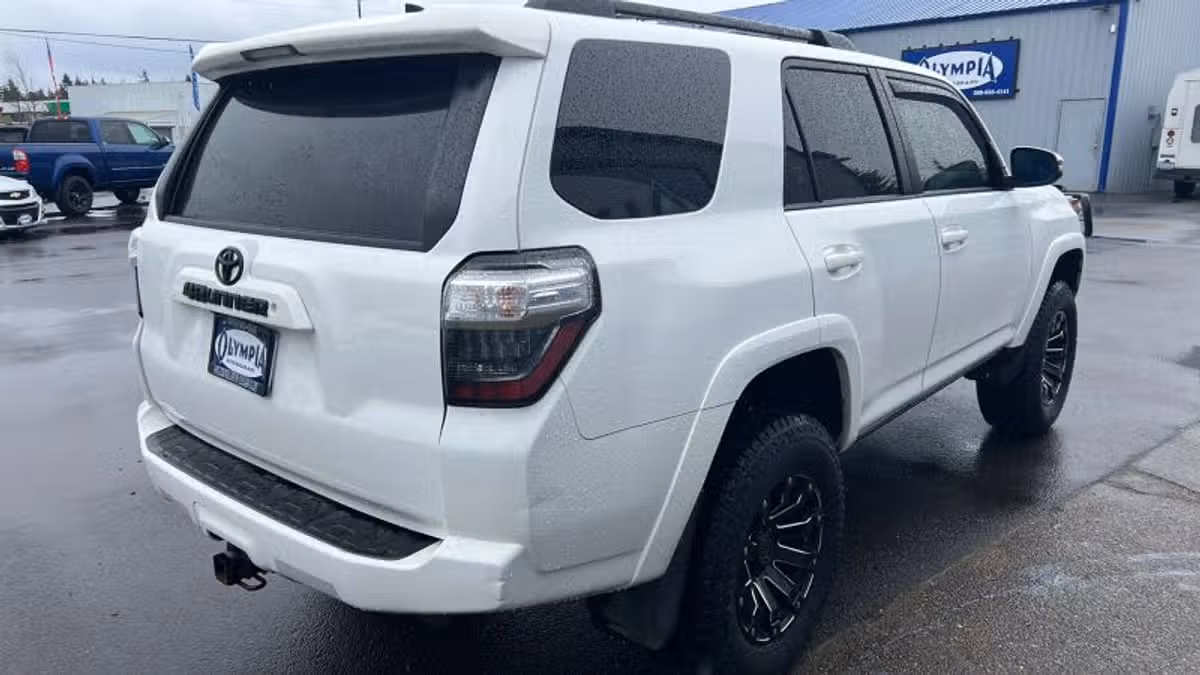 2018 Toyota 4Runner SR5 Premium Image 8