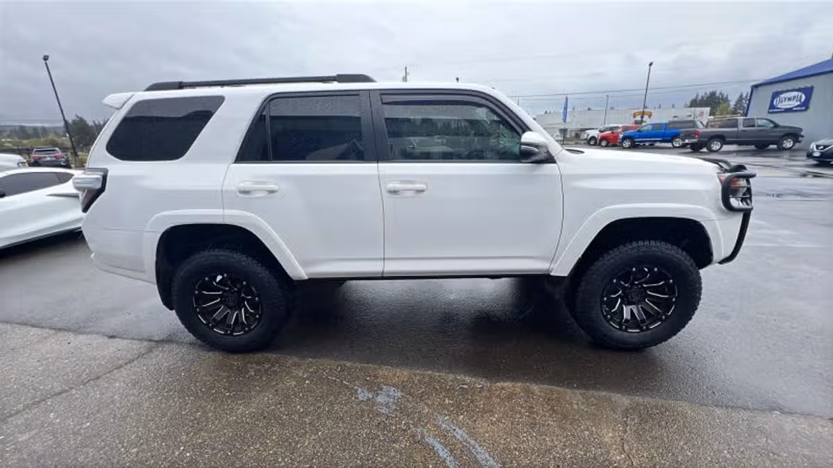 2018 Toyota 4Runner SR5 Premium Image 4