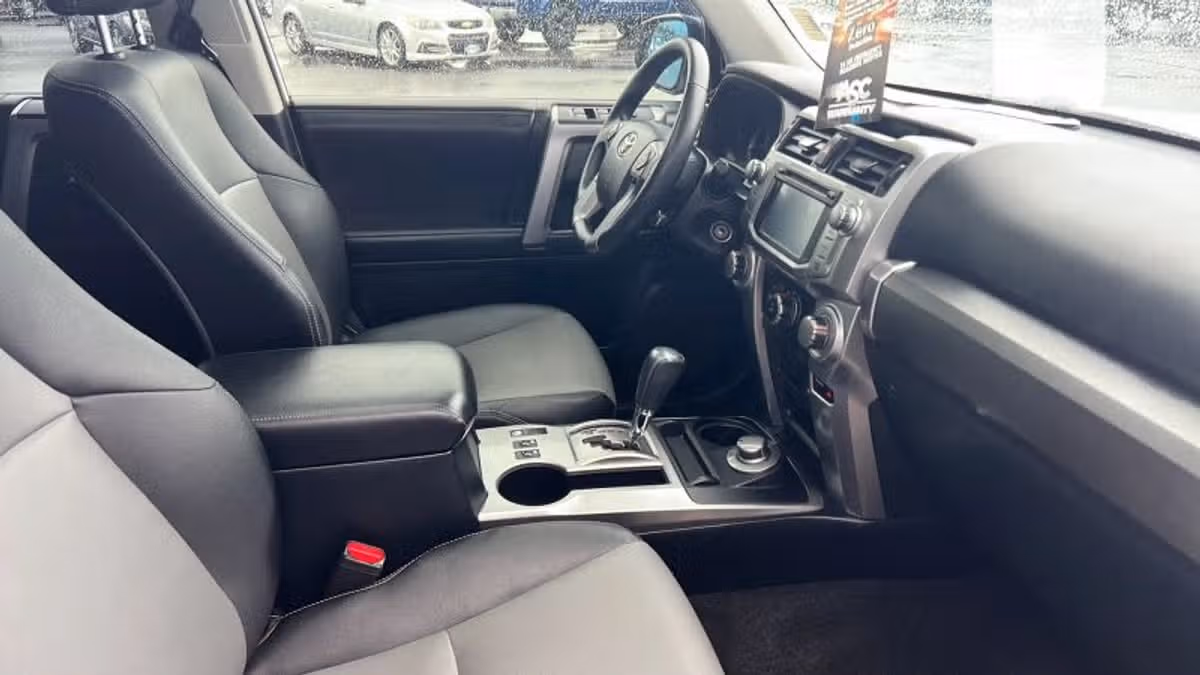 2018 Toyota 4Runner SR5 Premium Image 5