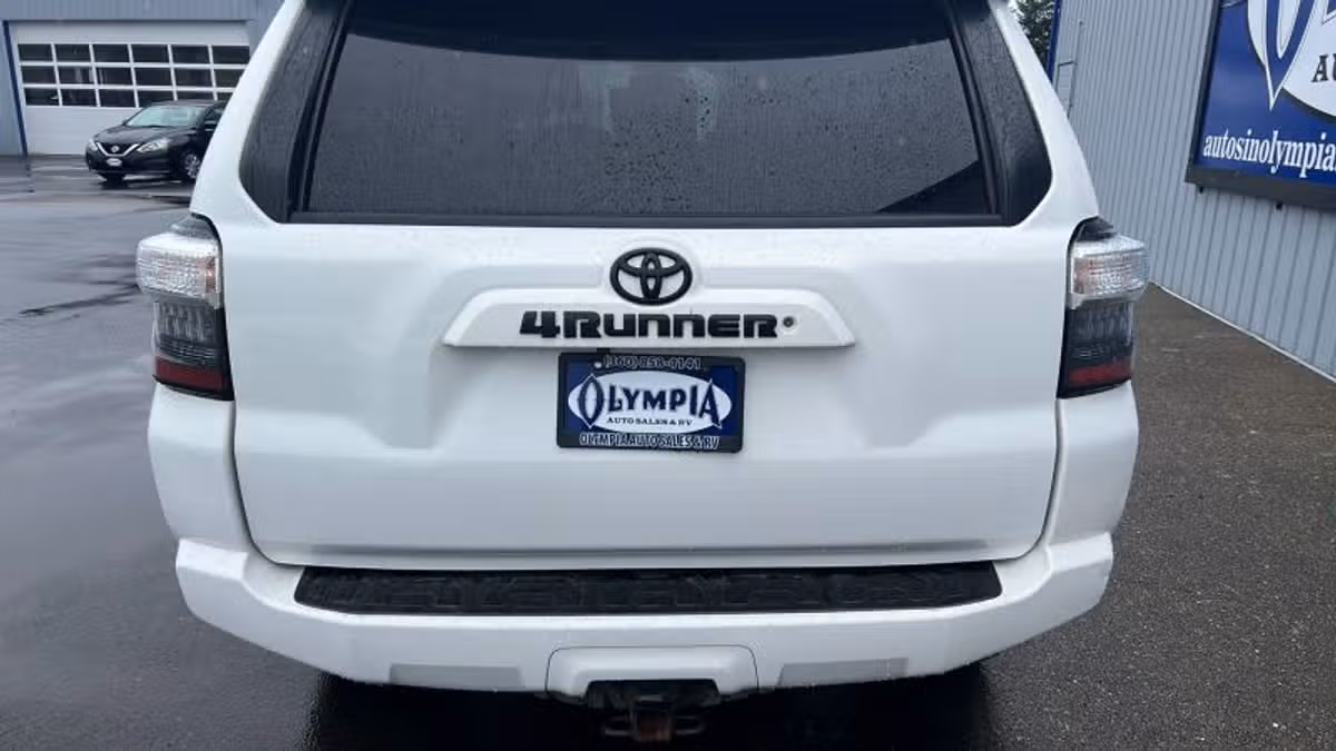 2018 Toyota 4Runner SR5 Premium Image 9