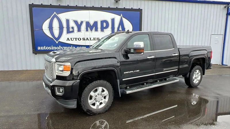 2017 GMC Sierra 4WD Crew Cab Standard Box Denali's photo