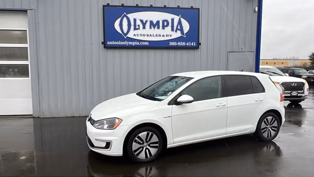 2016 Volkswagen e-Golf e-Golf SE's photo