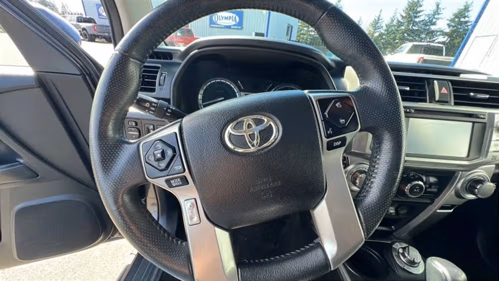2015 Toyota 4Runner SR5 Premium Image 19