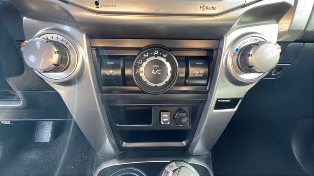 2015 Toyota 4Runner SR5 Premium Image 24