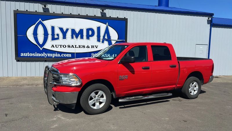 2022 RAM 1500 Classic SLT 4x4 Crew Cab 5'7's photo