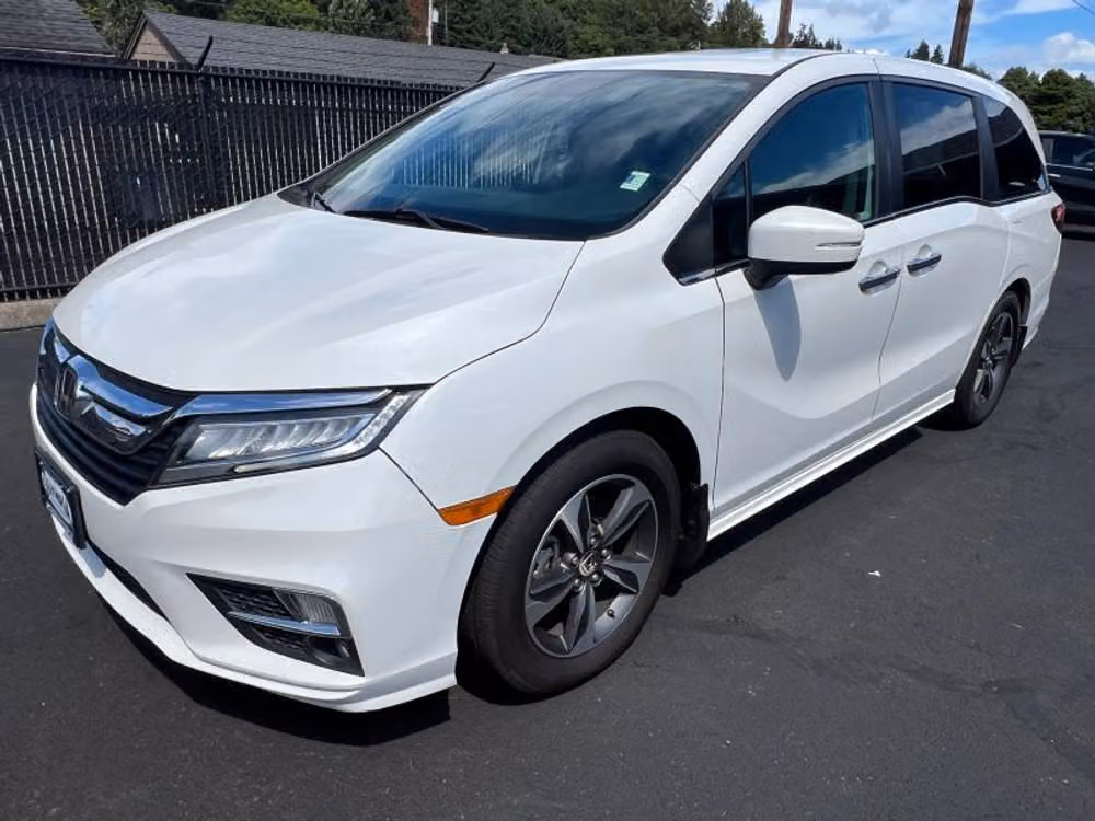 2020 Honda Odyssey Touring Image 3