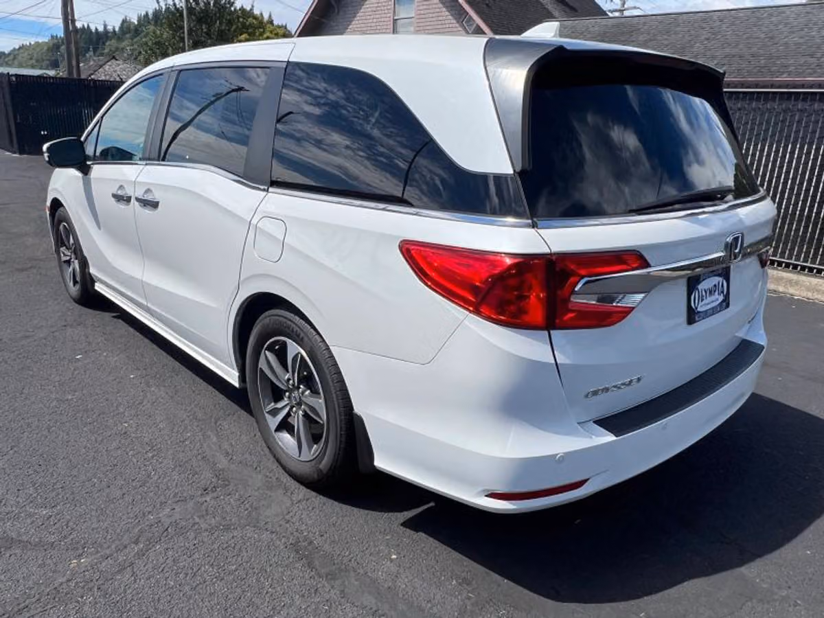 2020 Honda Odyssey Touring Image 16