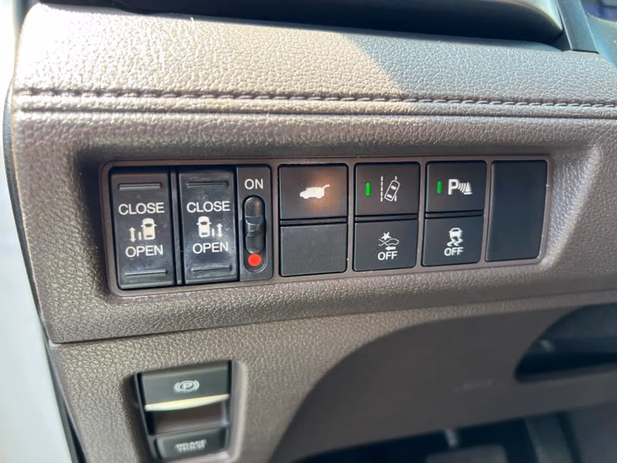 2020 Honda Odyssey Touring Image 25
