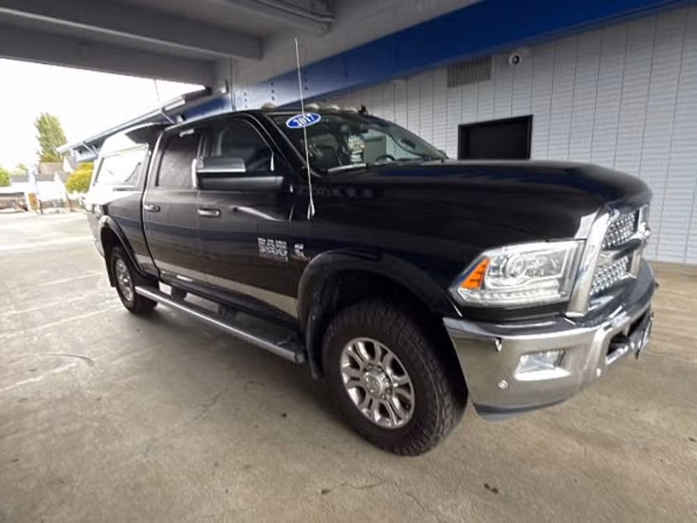 2017 Ram 3500 Laramie Lower Image 3