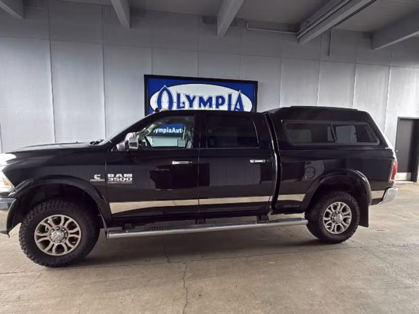 2017 Ram 3500 Laramie Upper Image 2
