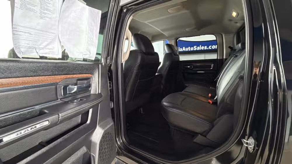2017 Ram 3500 Laramie Image 11