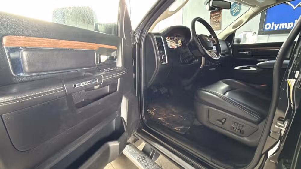 2017 Ram 3500 Laramie Image 14