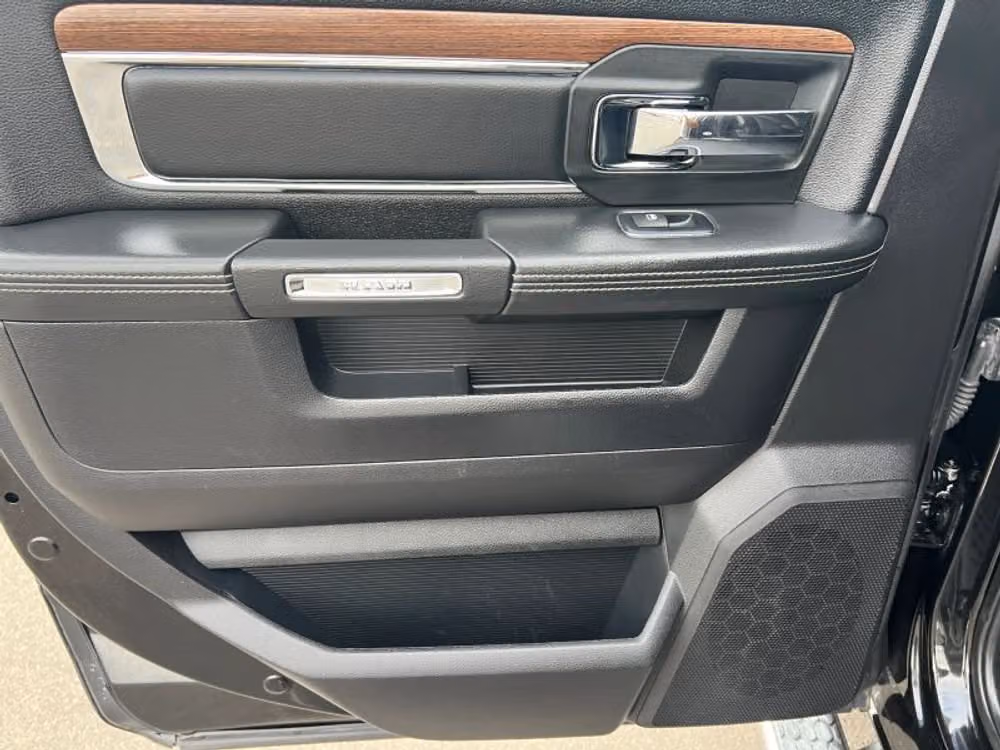 2017 Ram 3500 Laramie Image 21