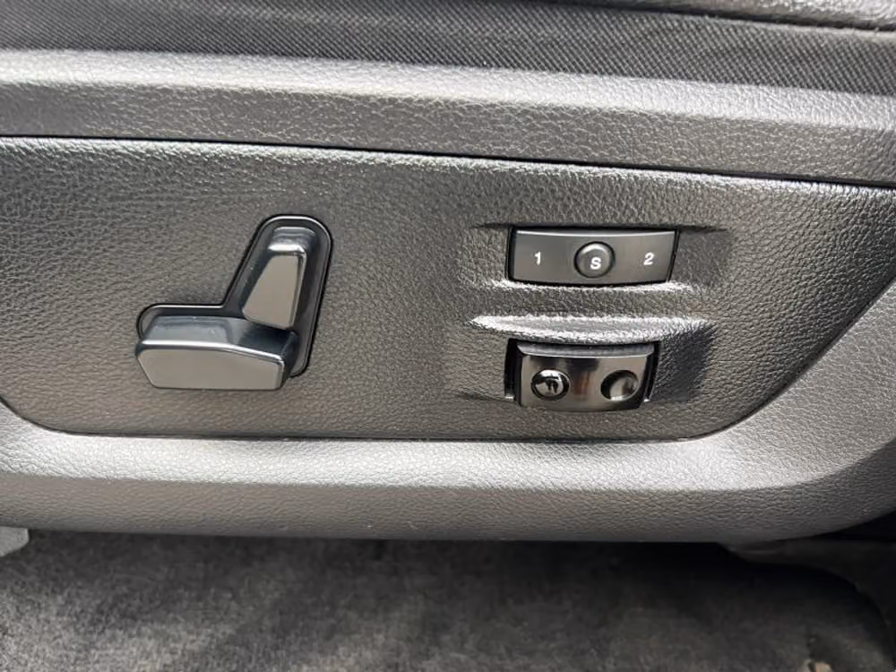 2017 Ram 3500 Laramie Image 24