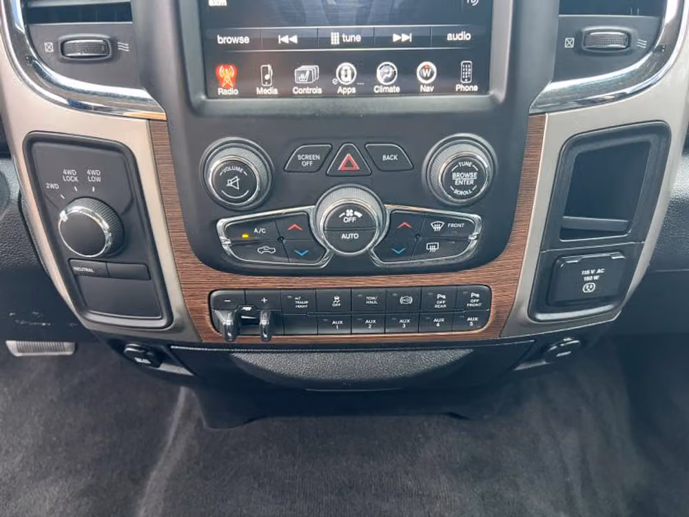 2017 Ram 3500 Laramie Image 26