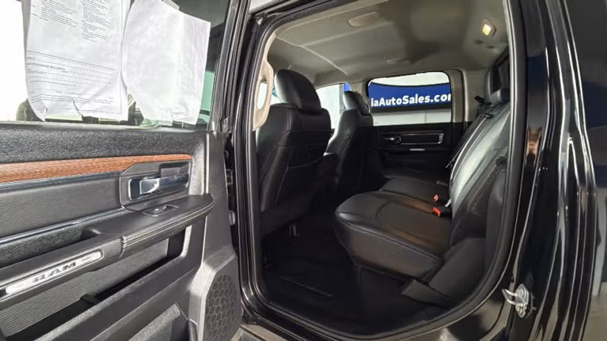 2017 Ram 3500 Laramie Image 11
