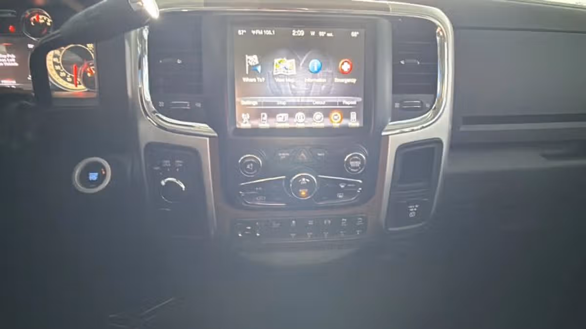 2017 Ram 3500 Laramie Image 19