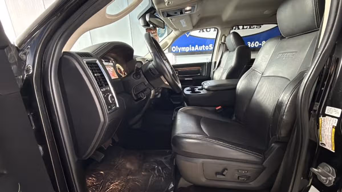 2017 Ram 3500 Laramie Image 15