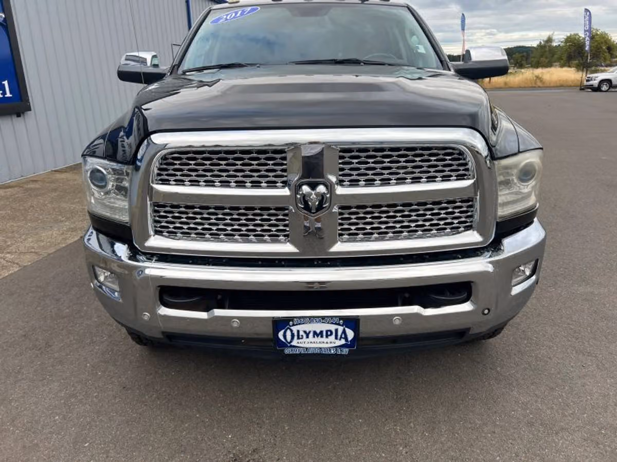 2017 Ram 3500 Laramie Image 4