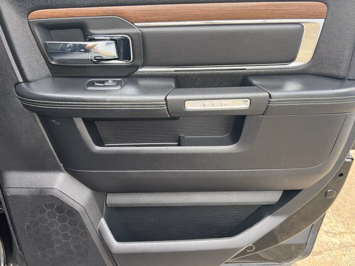 2017 Ram 3500 Laramie Image 11