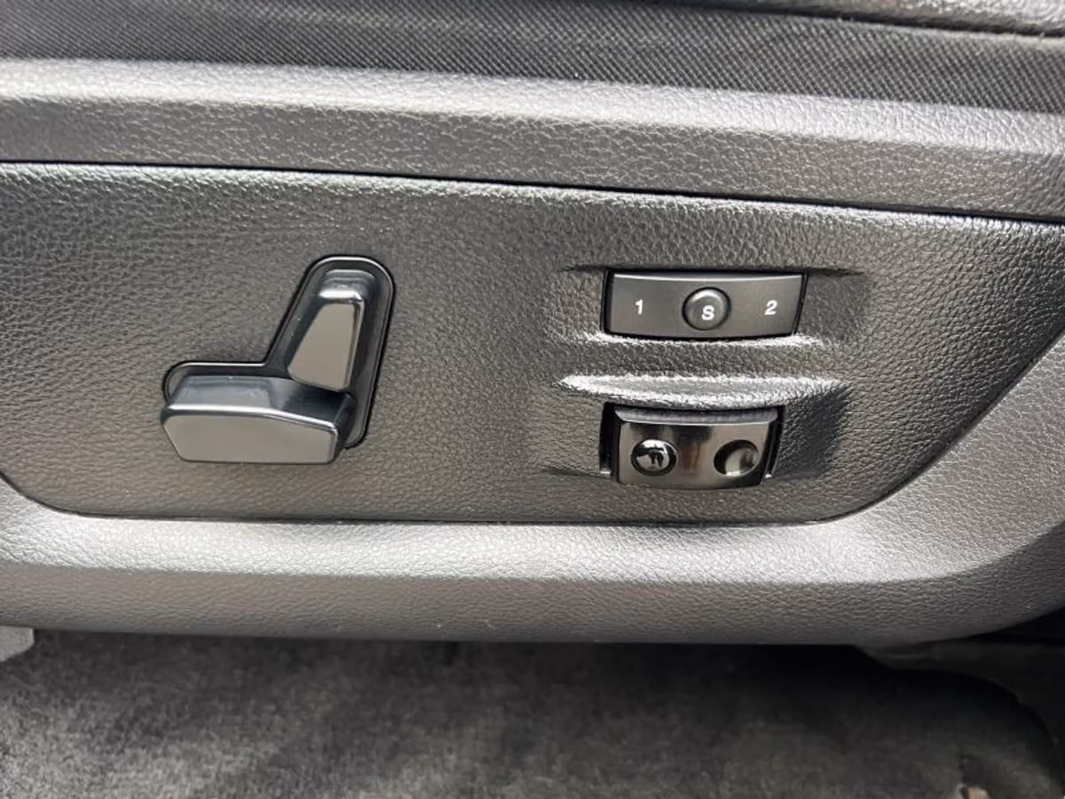 2017 Ram 3500 Laramie Image 24