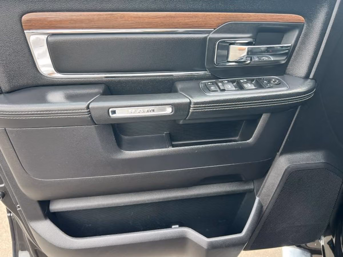 2017 Ram 3500 Laramie Image 23