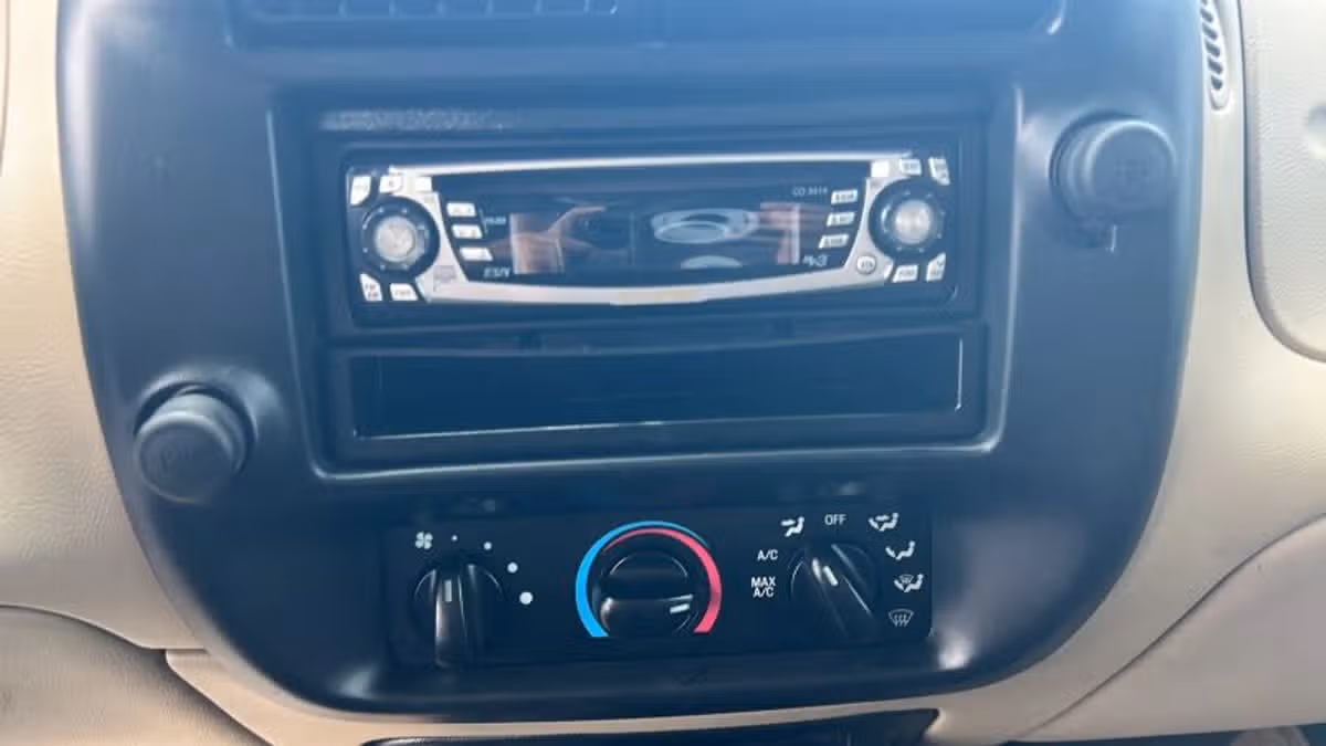 2004 Ford Ranger XL Image 16