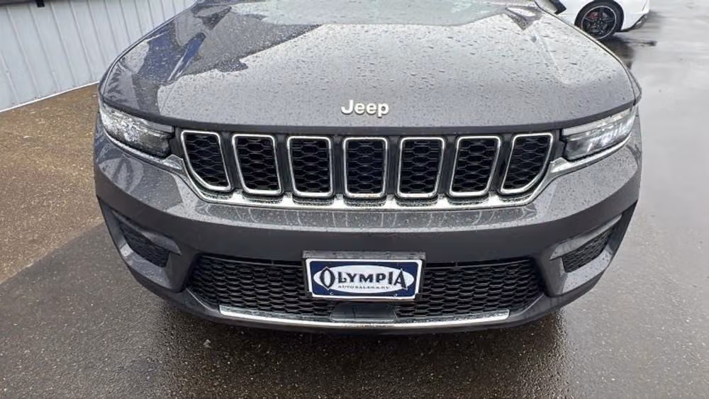 2025 Jeep Grand Cherokee Laredo X Image 3