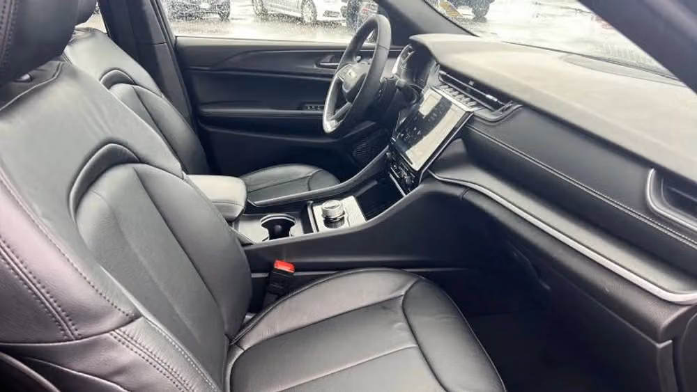 2025 Jeep Grand Cherokee Laredo X Image 6