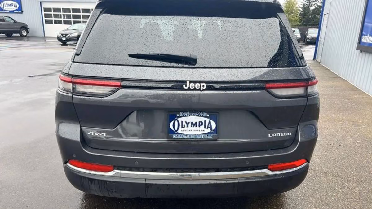 2025 Jeep Grand Cherokee Laredo X Image 11