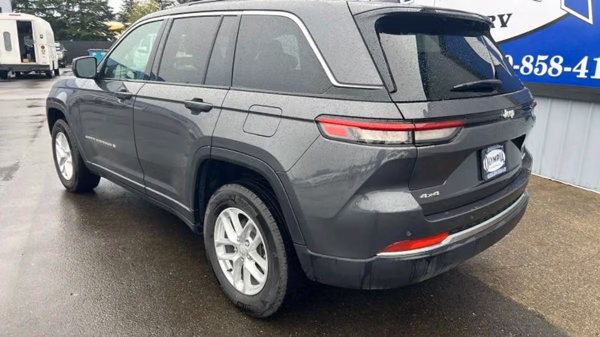 2025 Jeep Grand Cherokee Laredo X Image 13