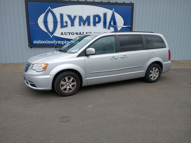 2012 Chrysler Town & Country Touring's photo