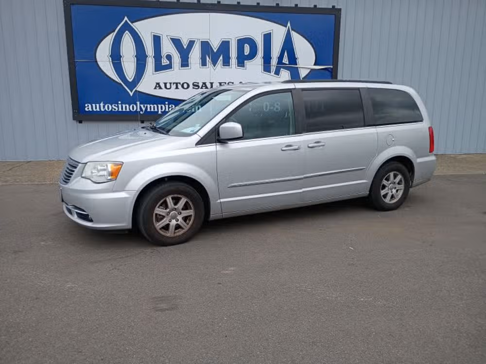 2012 Chrysler Town & Country Touring's photo