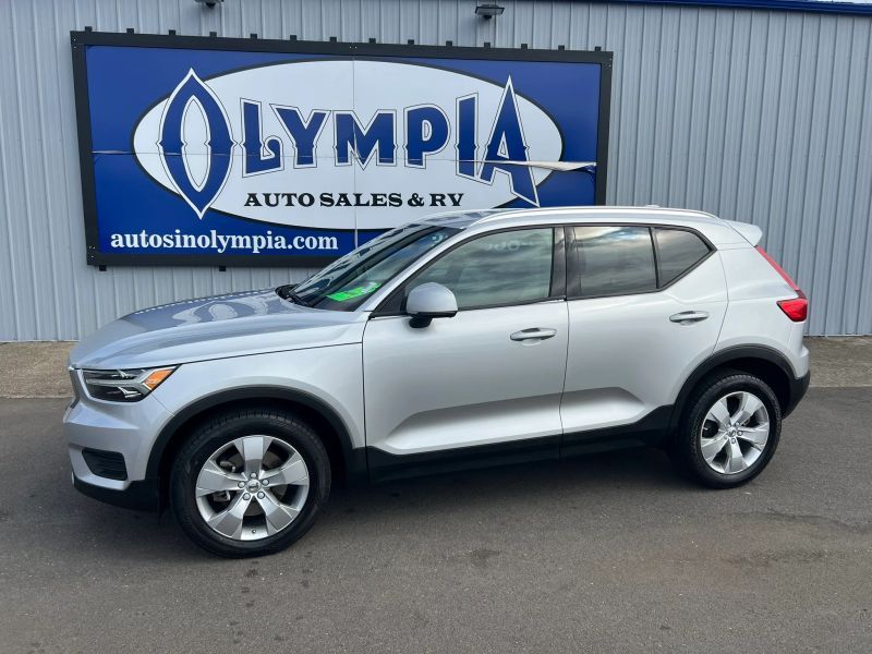 2019 Volvo XC40 T5 Momentum AWD's photo