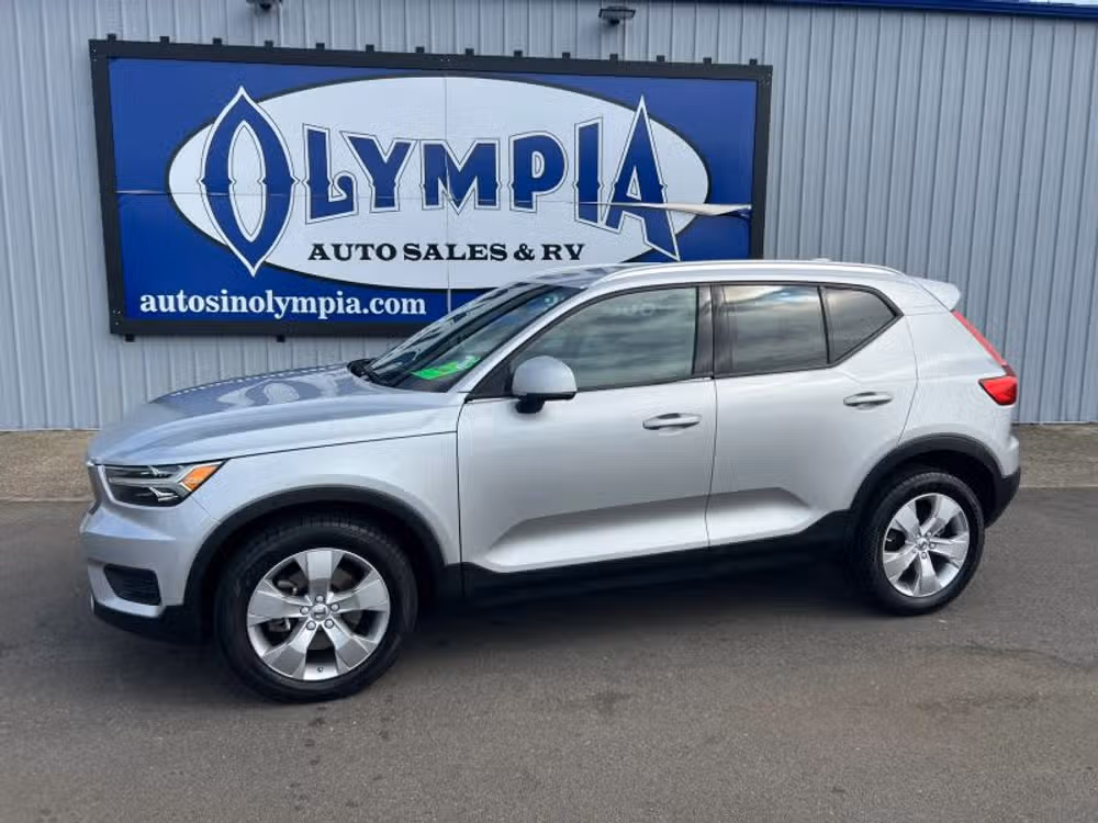 2019 Volvo XC40 T5 Momentum AWD's photo
